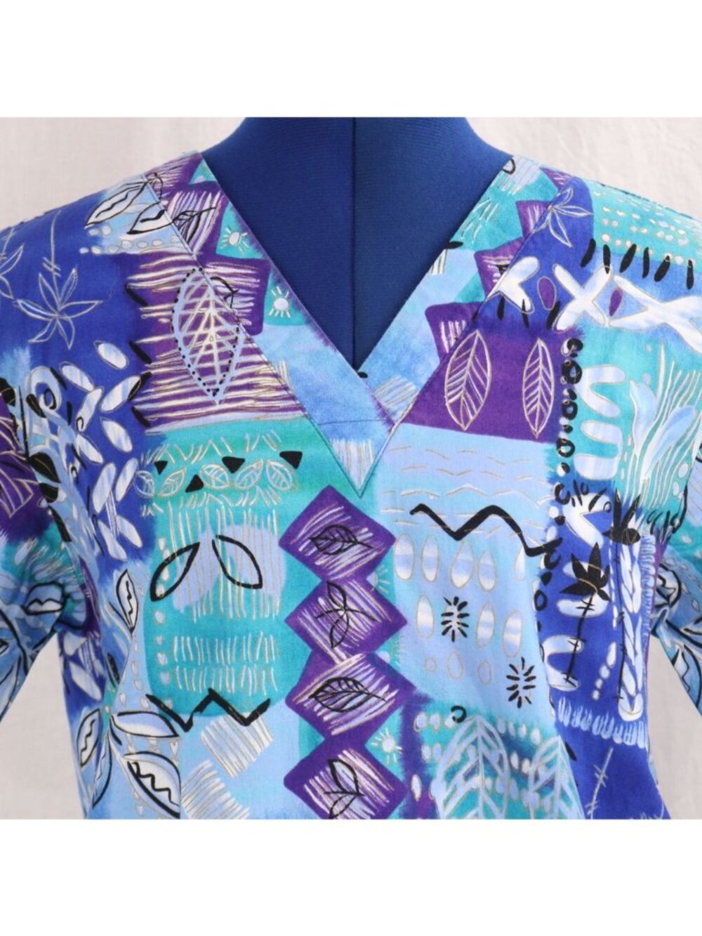 Scrub Top Women S Blue Abstract Patchwork Tribal Boho Y2K Festival Motif Shirt - Picture 4 of 12